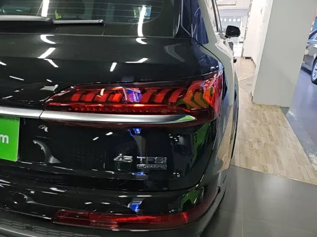 Audi Q7 — Фото автомобиля 7