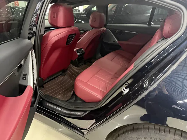 BMW 5 Series — Фото автомобиля 6