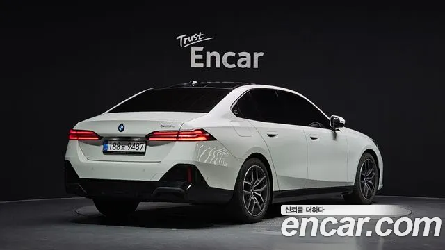 BMW 5 Series G60 — Фото автомобиля 2