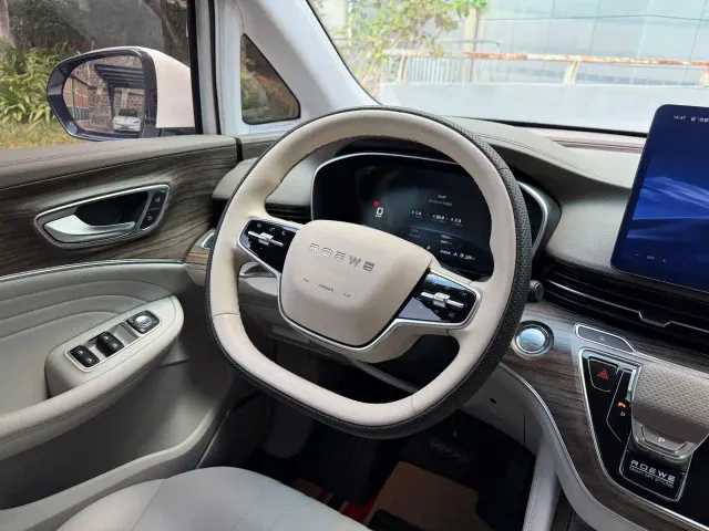 Roewe iMAX8 — Фото автомобиля 11