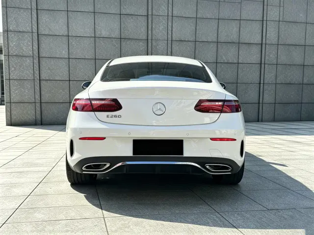 Mercedes-Benz E-Class — Фото автомобиля 18