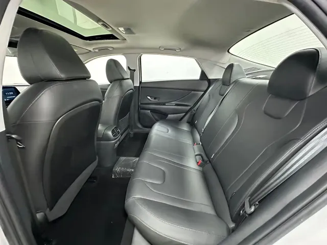 Hyundai Elantra — Фото автомобиля 14