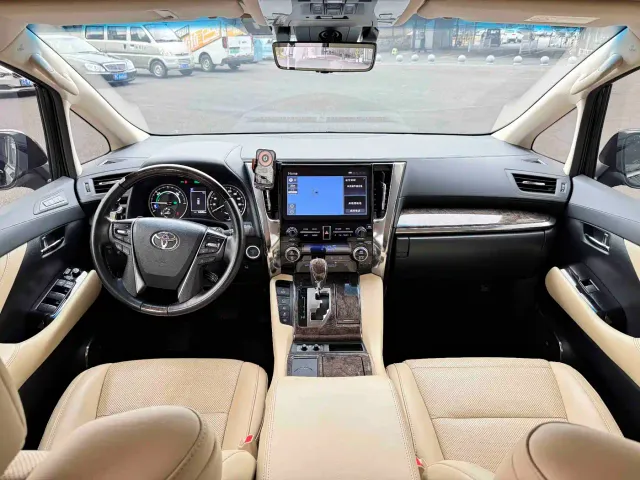 Toyota Vellfire — Фото автомобиля 6