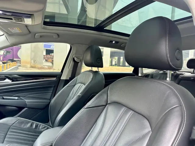 Volkswagen Passat — Фото автомобиля 14