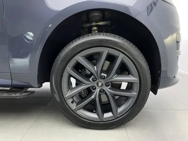 Land Rover Range Rover Sport — Фото автомобиля 7