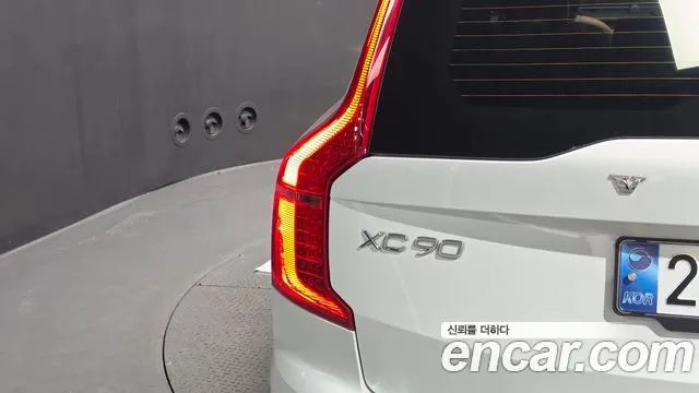 Volvo XC90 — Фото автомобиля 8