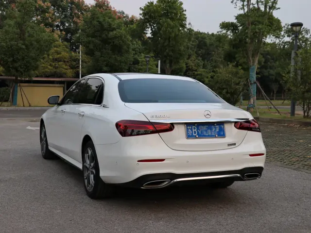 Mercedes-Benz E-Class — Фото автомобиля 6