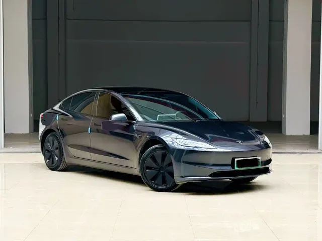 Tesla Model 3 — Фото автомобиля 3