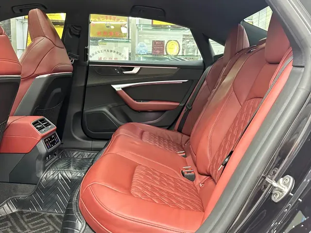 Audi A7L — Фото автомобиля 8