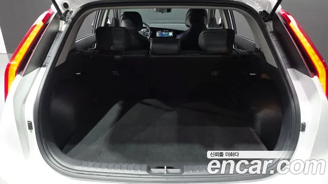 Kia Niro — Фото автомобиля 26