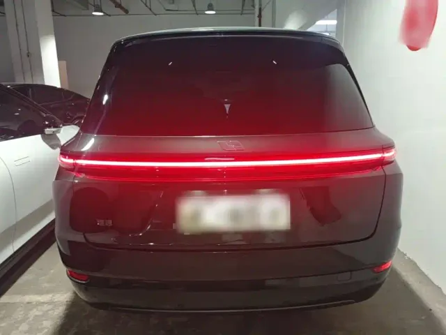 Li Auto L9 — Фото автомобиля 5
