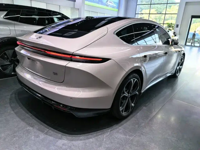 Nio ET5 — Фото автомобиля 6