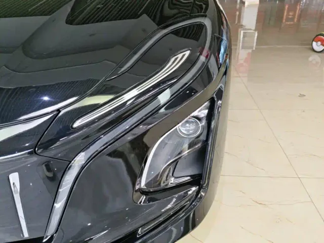 Hongqi E-QM5 — Фото автомобиля 23