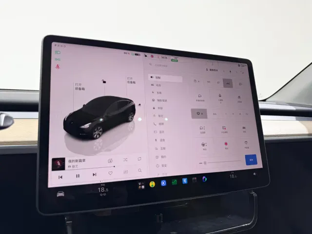 Tesla Model Y — Фото автомобиля 17