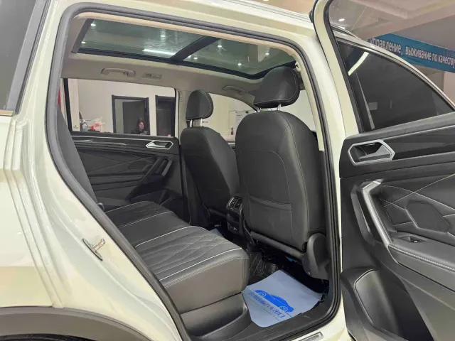 Volkswagen Tiguan L — Фото автомобиля 9