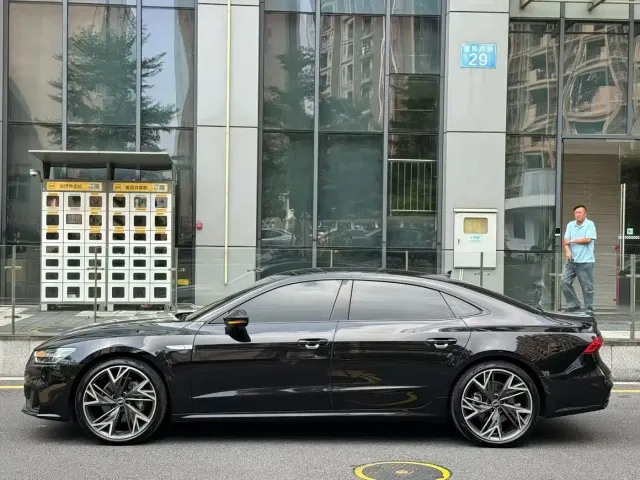 Audi Audi A7L 2023 45 TFSI quattro S-line Black Warrior Edition — Фото автомобиля 4