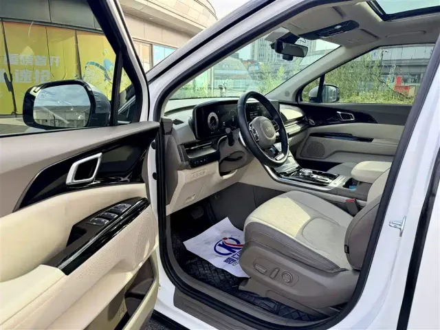 Kia Carnival — Фото автомобиля 6