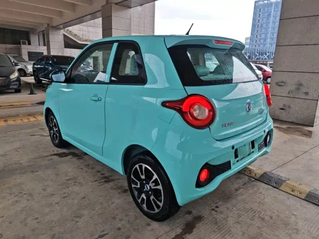 Huachen Xinyi i03 — Фото автомобиля 4