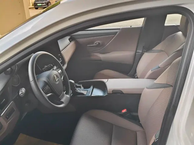 Lexus ES — Фото автомобиля 4