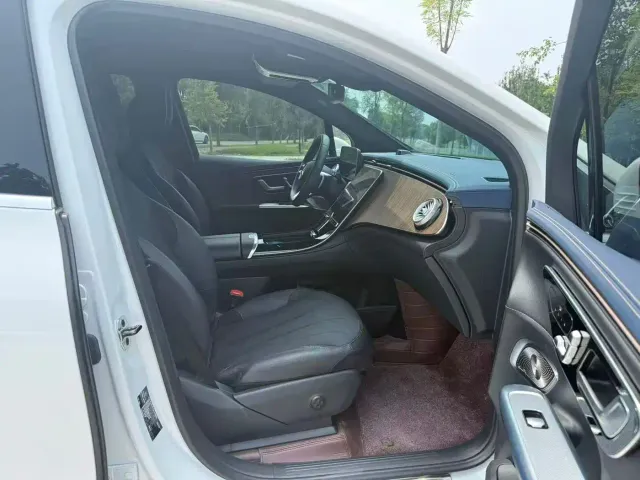 Mercedes-Benz EQE SUV — Фото автомобиля 6