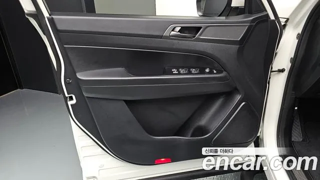 KG_Mobility_Ssangyong Rexton Новый Rexton Sport Khan Дизель 2.2 4WD — Фото автомобиля 22