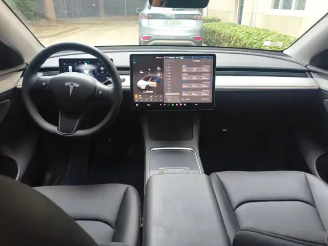 Tesla Model Y 2024 Rear-Wheel Drive Version — Фото автомобиля 9