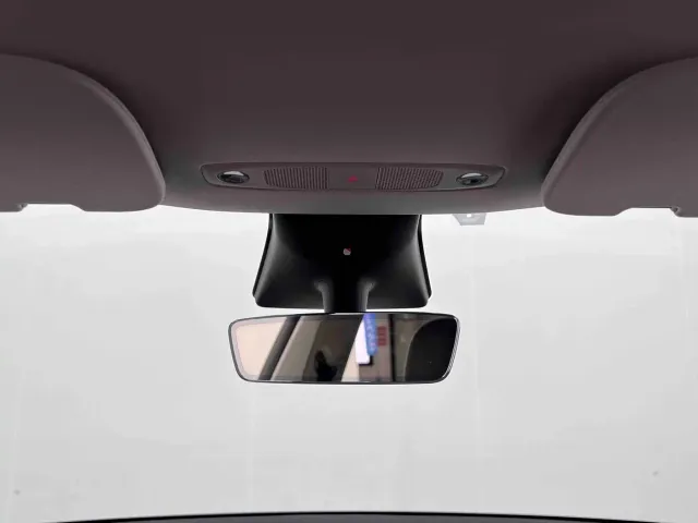 Tesla Model Y — Фото автомобиля 25