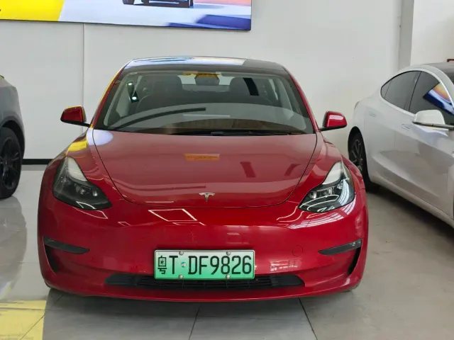 Tesla Model 3 — Фото автомобиля 2