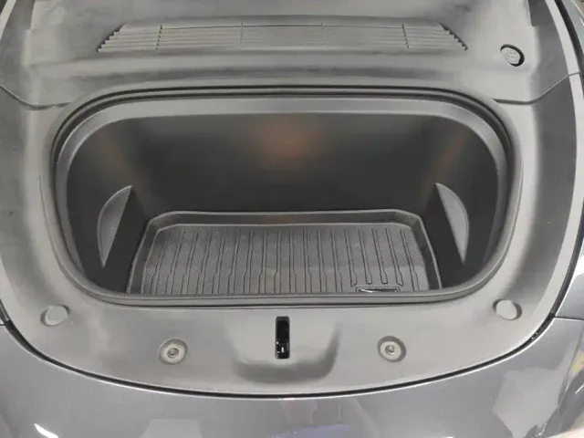 Tesla Model Y — Фото автомобиля 10