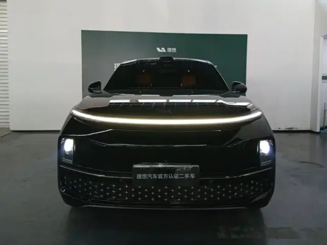 Li Auto L9 — Фото автомобиля 2