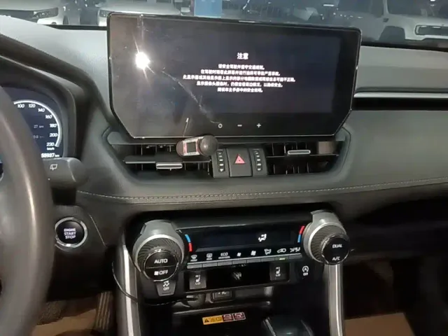 Toyota RAV4 — Фото автомобиля 12