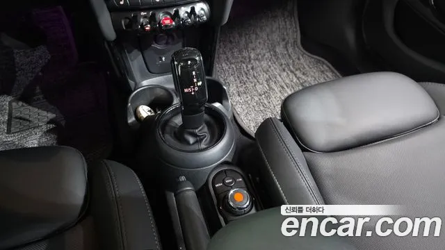 Mini Cooper Cooper 5 дверей Classic — Фото автомобиля 9