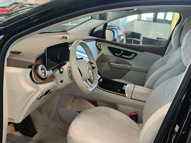 Mercedes-Benz EQE SUV — Фото автомобиля 4