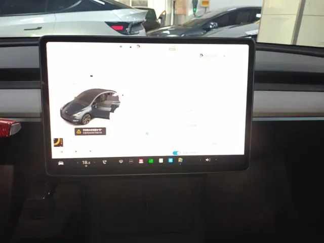 Tesla Model Y — Фото автомобиля 12