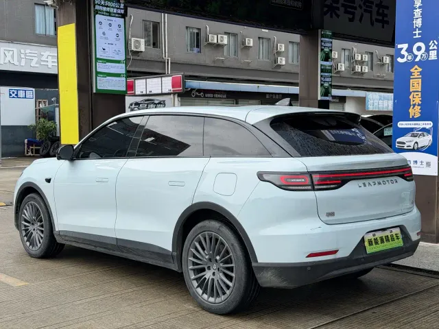 Leapmotor C11 — Фото автомобиля 12