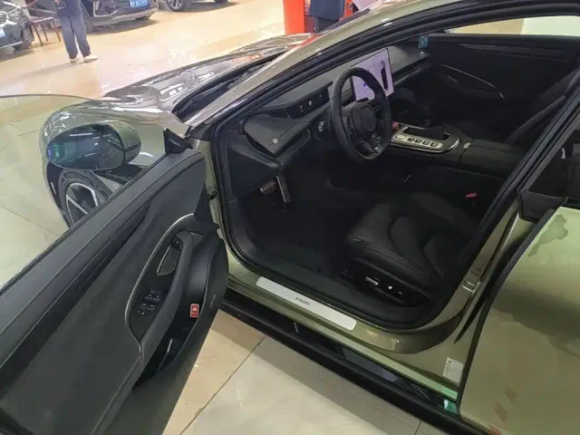 Xiaomi SU7 — Фото автомобиля 15