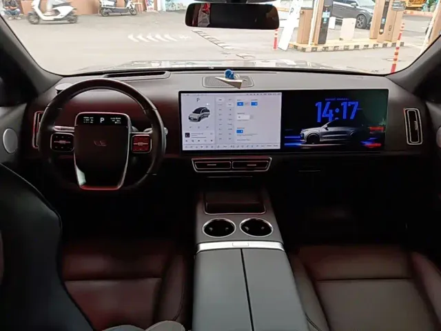 Li Auto L8 — Фото автомобиля 9