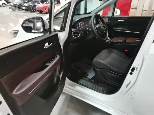 GAC Trumpchi M6 — Фото автомобиля 15