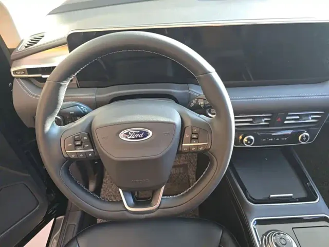 Ford Edge — Фото автомобиля 10