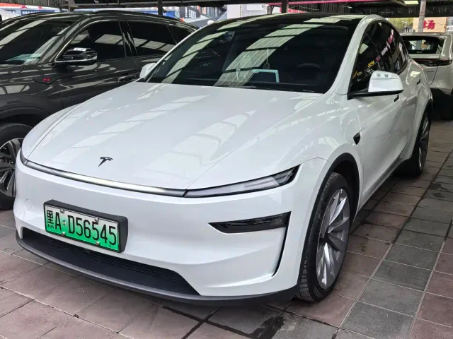 Фотография автомобиля — Tesla Model Y