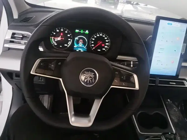 BYD Qin — Фото автомобиля 10