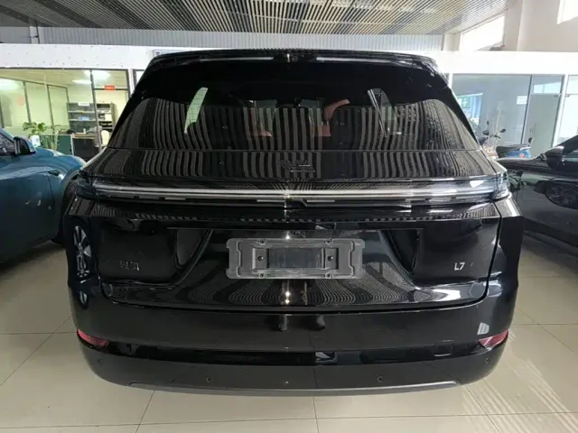 Li Auto L7 — Фото автомобиля 5