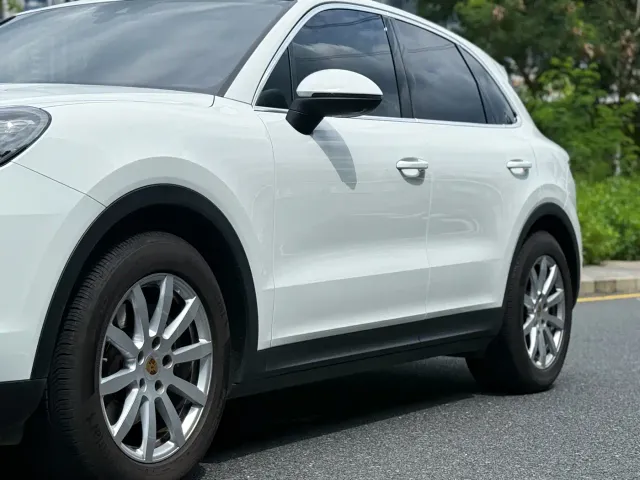 Porsche Cayenne — Фото автомобиля 10