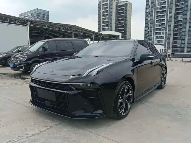 Фотография автомобиля — Lynk & Co 03