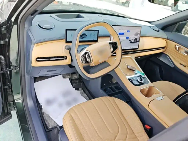 Geely Galaxy Starship 7 EM-i — Фото автомобиля 9