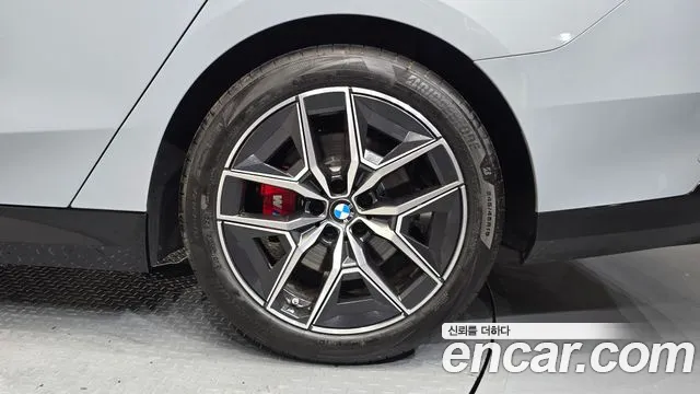 BMW 5-Series — Фото автомобиля 20