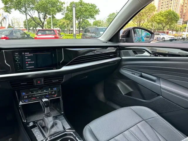 Volkswagen Passat — Фото автомобиля 21