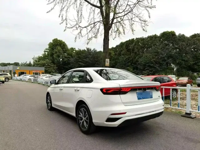 Geely Emgrand — Фото автомобиля 9