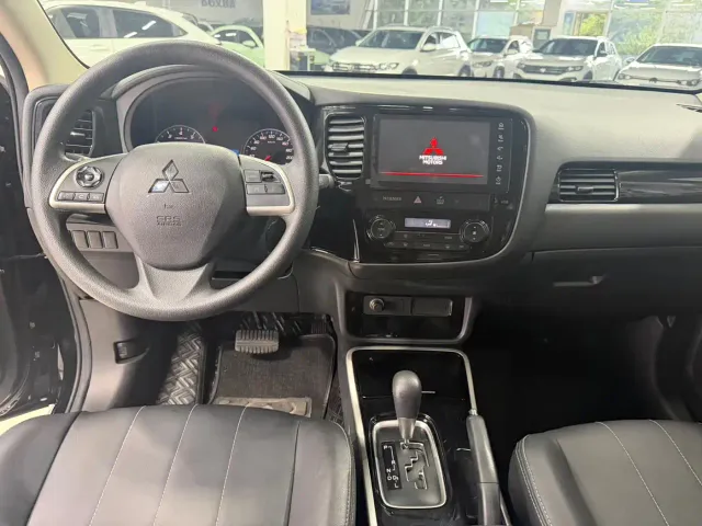 Mitsubishi Outlander — Фото автомобиля 16