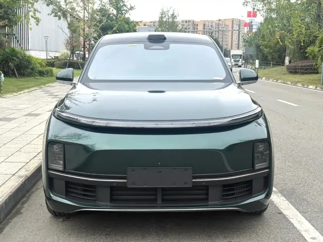 Li Auto L8 — Фото автомобиля 2